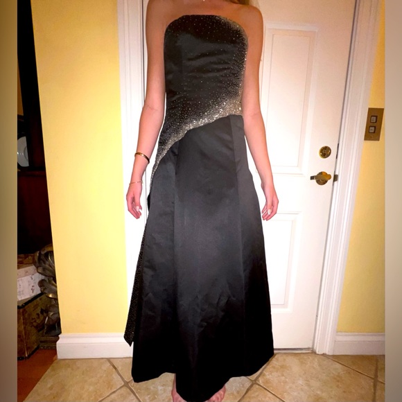 Black Satin Cache strapless evening gown size 2 rhinestone. - Picture 1 of 5